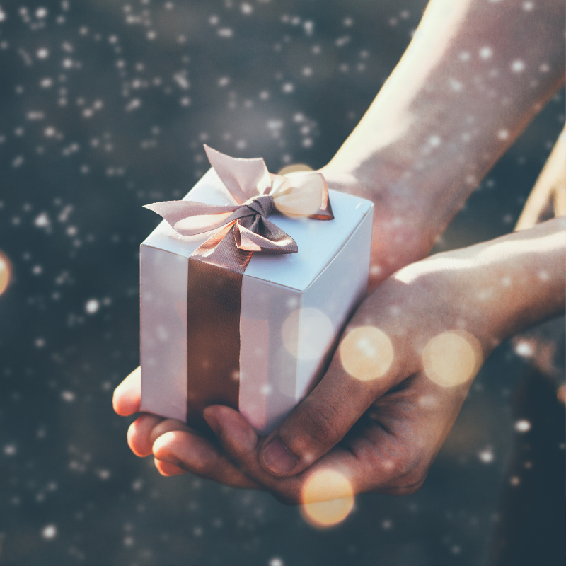 The Art of Thoughtful Gift Giving and How to Choose Meaningful Presents This Holiday Season